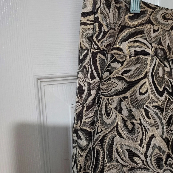 Ann Taylor LOFT Brown and Gold Pleated Brocade Skirt in Size 12 - Picture 3 of 10